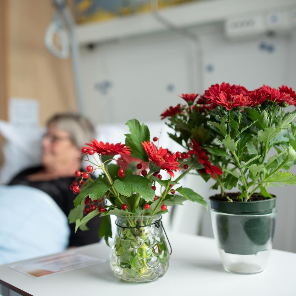 foto van bloemen bij patiënt