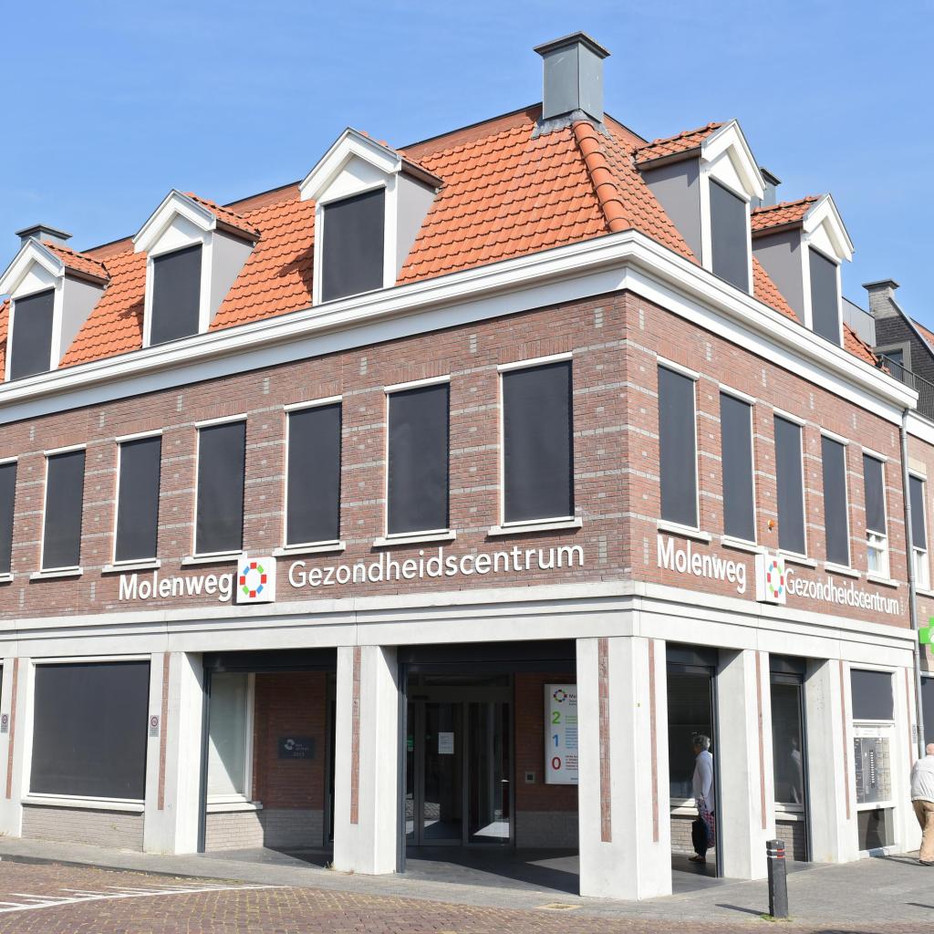 Een foto van het gebouw aan de Molenweg