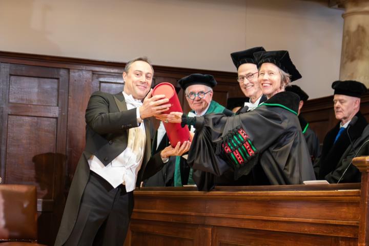 Foto: Dermatoloog Patrick Kemperman gepromoveerd op parasietenwaan